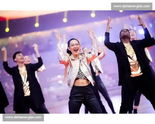 散打女选手激战场上展现力量与技巧突破自我挑战荣耀极限